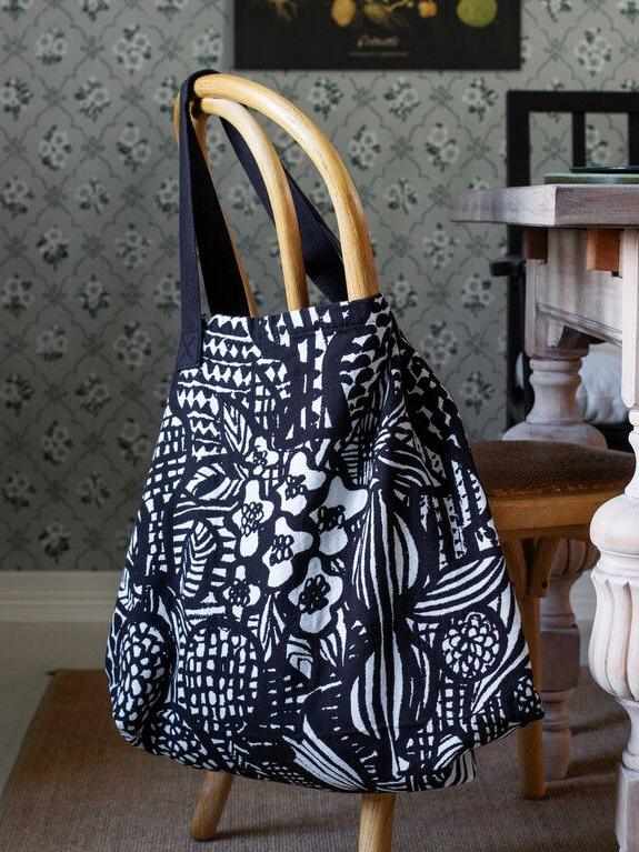 lapuankankurit_Badetasche_Einkaufstasche_veranta_schwarz-weiss