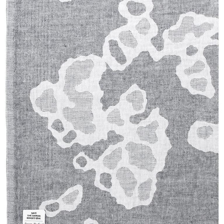 Saimaannorppa-Saunatuch-Handtuch-weiss-grau